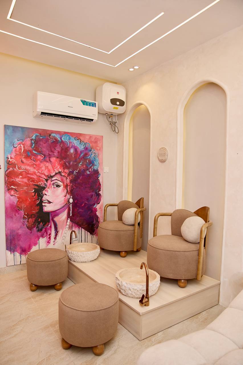 Veebeez salon art and pedicure chairs