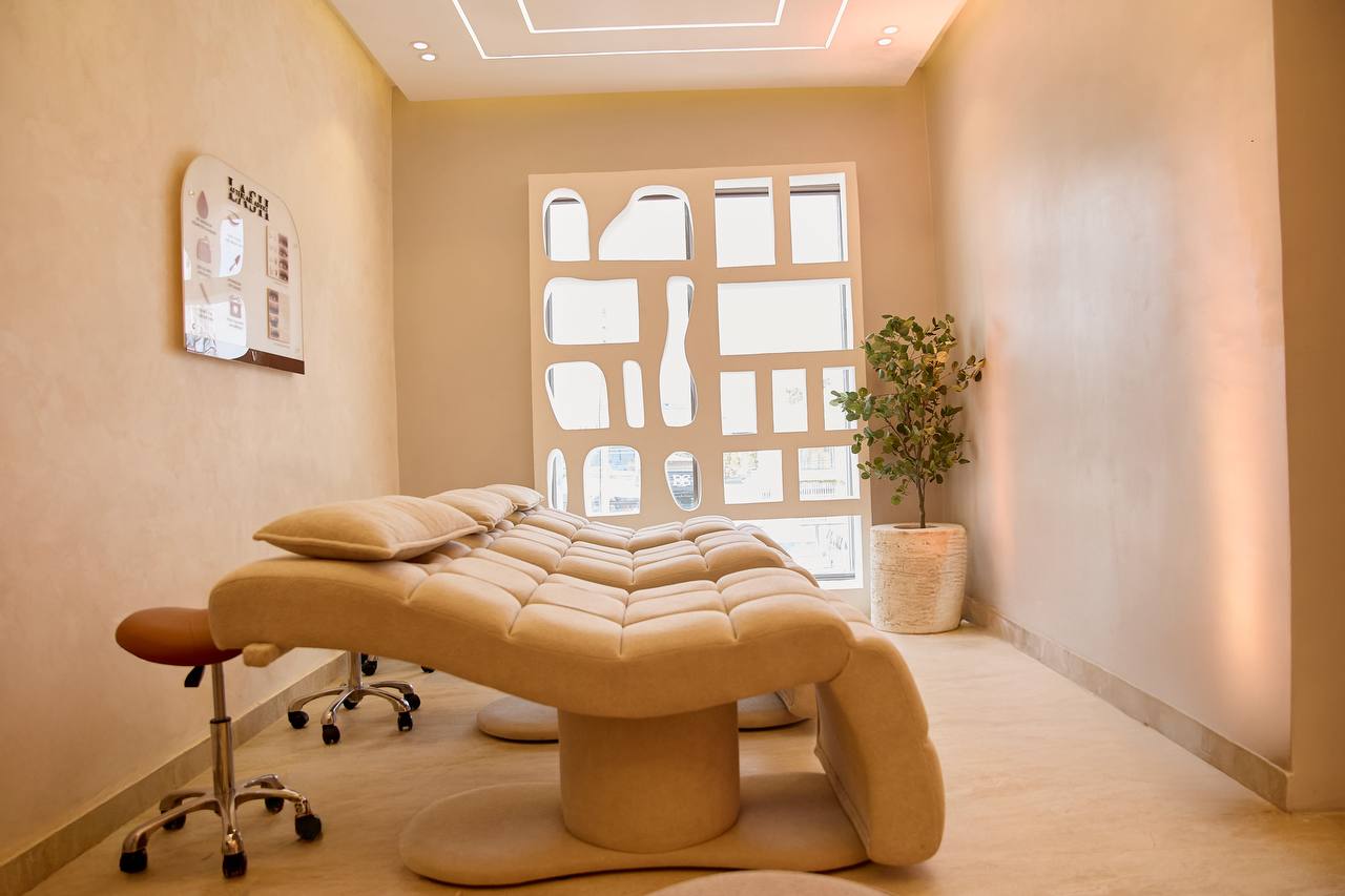 Veebeez lash and treatment beds